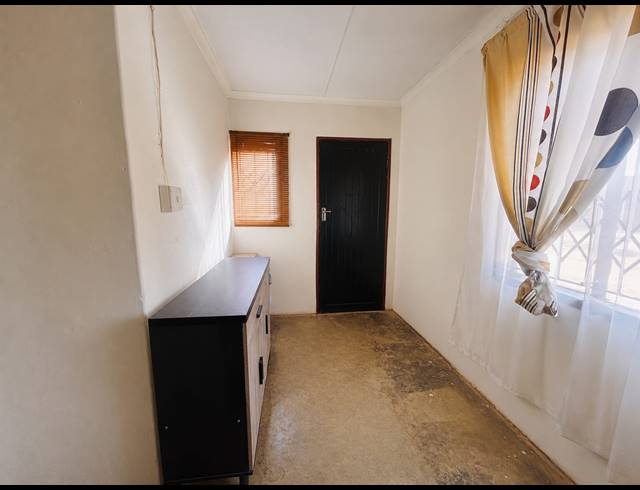 2 BEDROOM HOUSE FOR SALE IN GOLDEN GARDENS